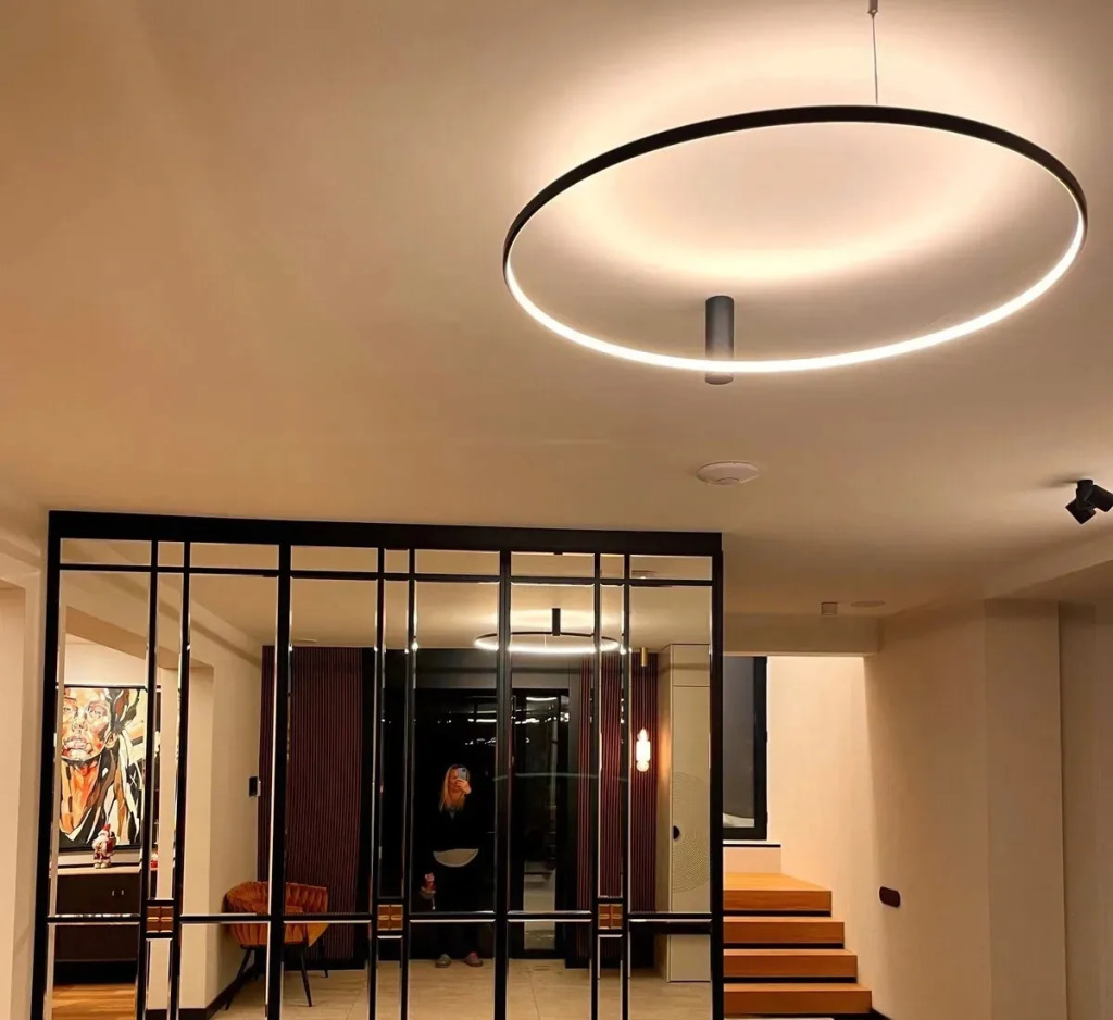 Jak dobrać wielkość lampy do pokoju i wysokości sufitu